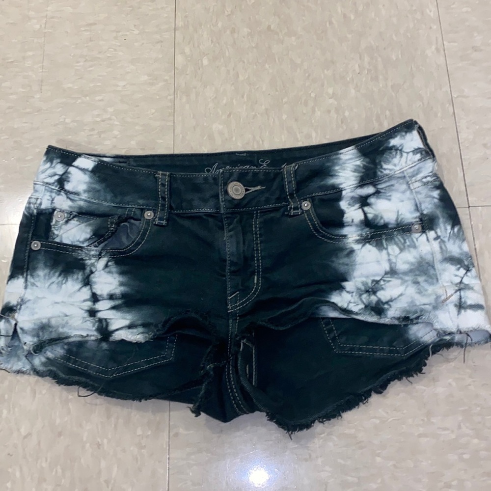 These are AMERICAN EAGLE denim shorts! :) they are sized a 6 but fit as a 2-4.